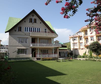 https://imgcld.yatra.com/ytimages/image/upload/t_hotel_yatra_city_desktop/v1440573358/Domestic Hotels/Hotels_Srinagar/Ikraam Inn/CR0A2934.jpg